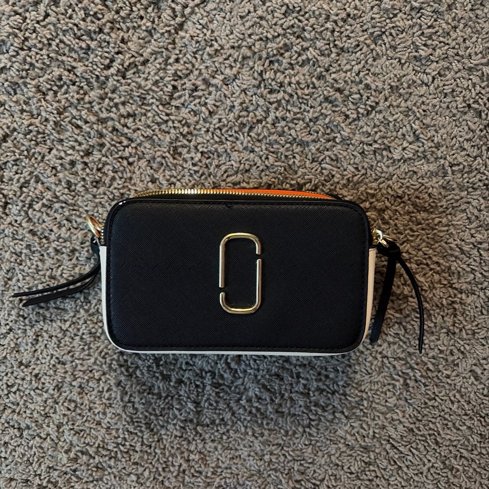 marc jacob’s orange and black snapshot bag